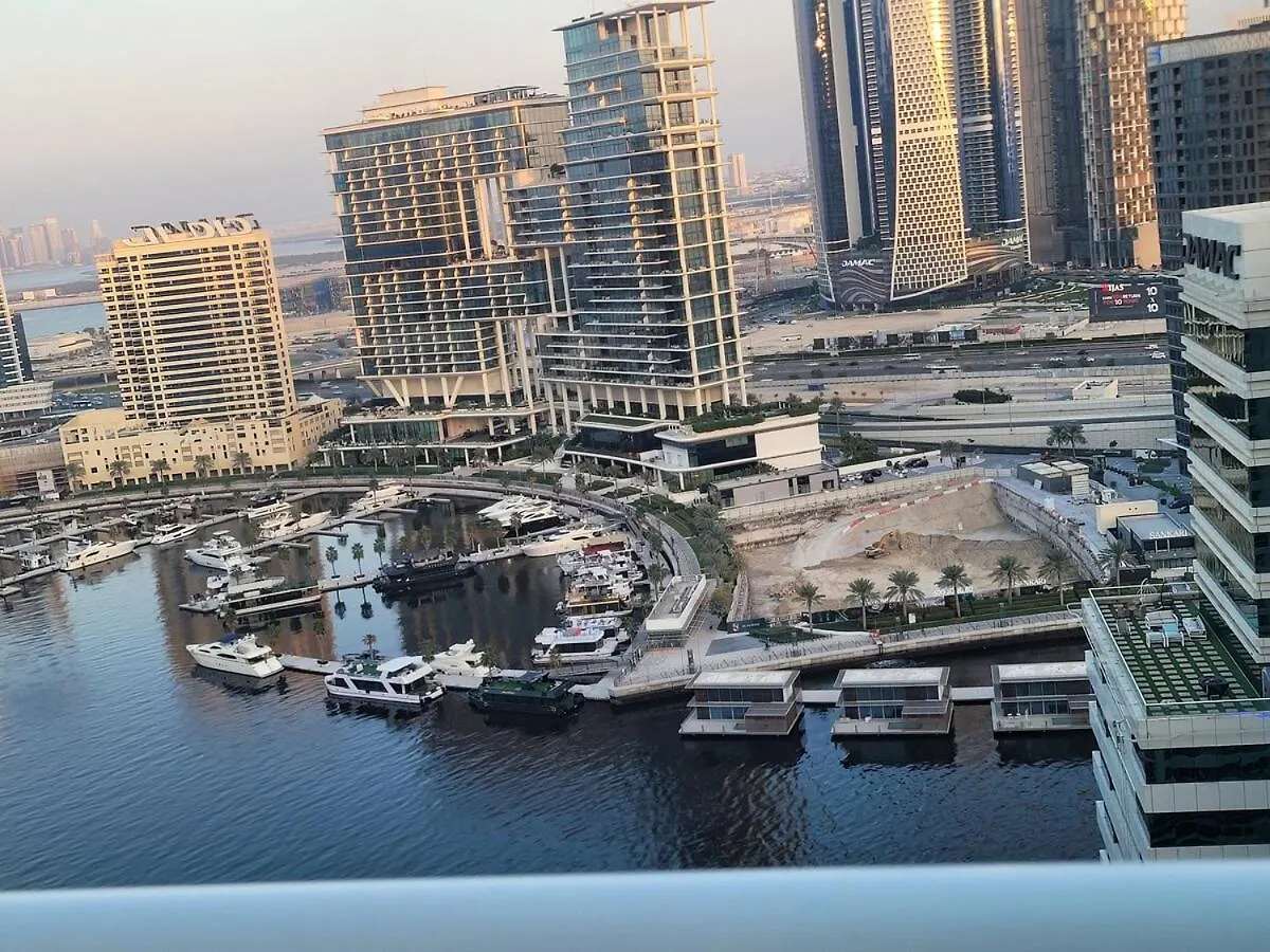 Stylish 2Br Apt In Business Bay Burj & Creek Views 두바이 아파트